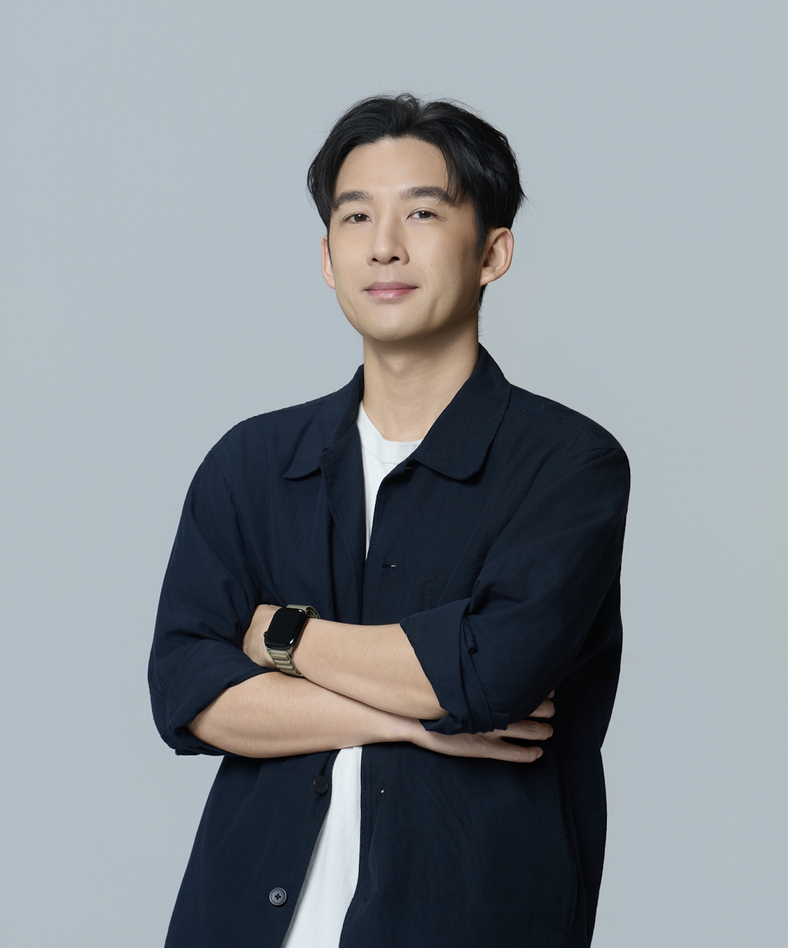 Nick 的黑白半身形象照