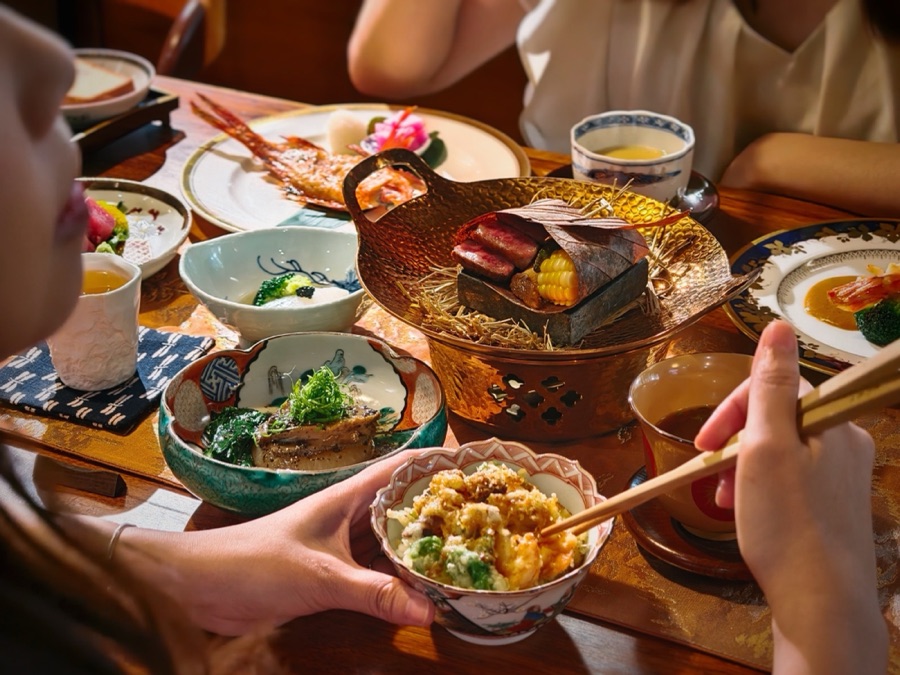 百飲募集的餐飲現場與餐桌影像
