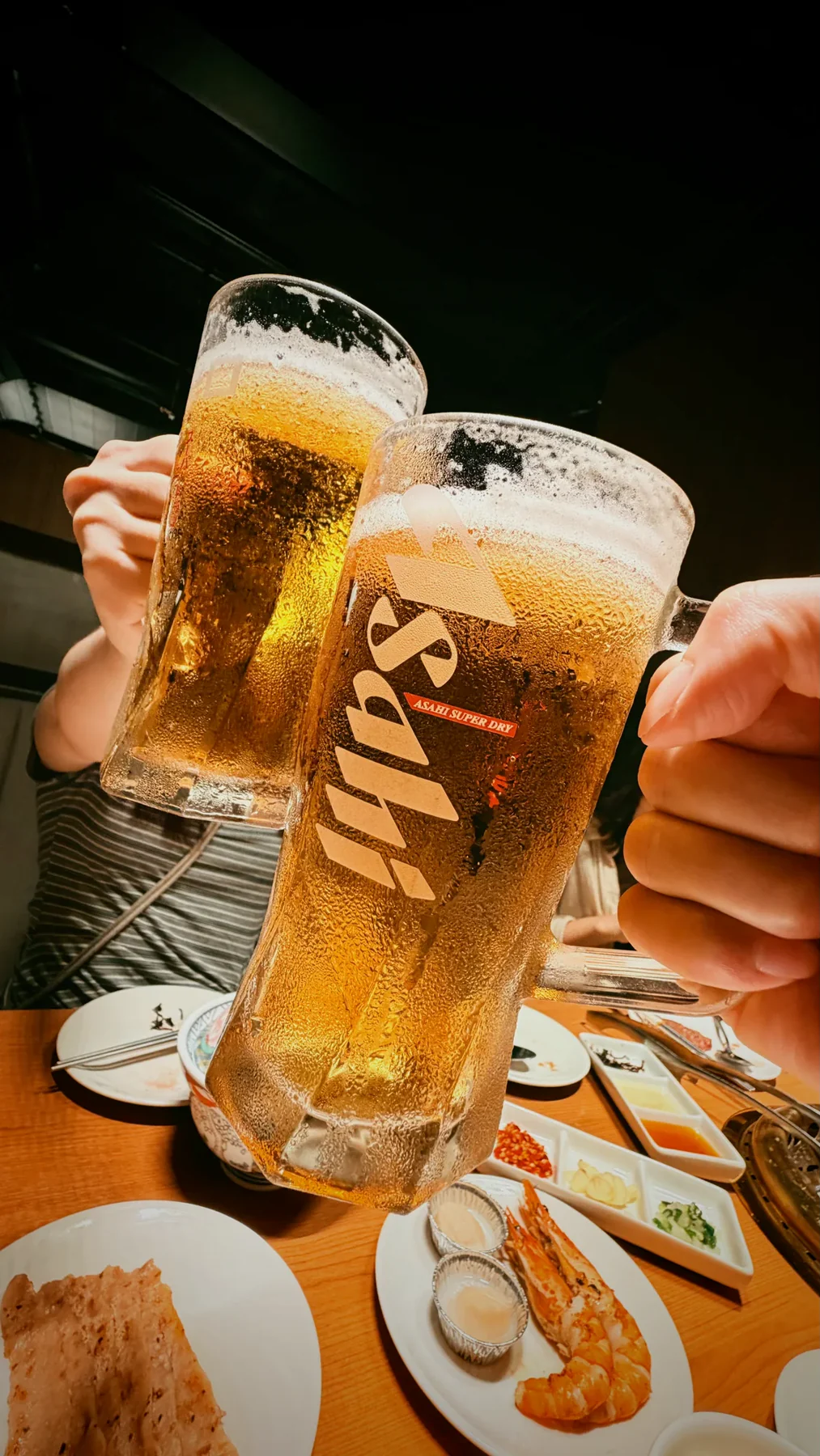 燒肉好室用餐時舉杯